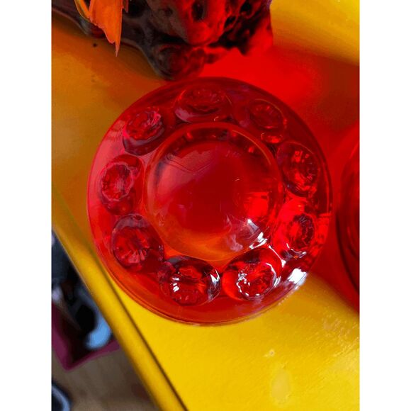 Vintage L.E. Smith Glass Moon and Stars Amberina Medium Lidded Canister - Picture 2 of 5